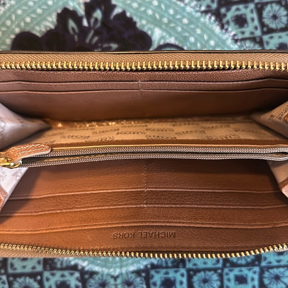 Gently used, like new Michael Kors Leather Zip Wallet - Picture 3 of 3
